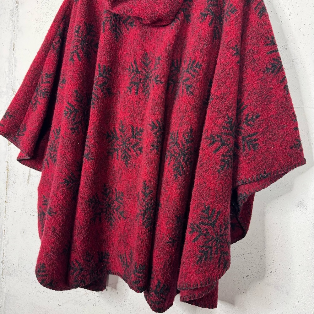 The Vermont Country Store Snowflake Hooded Poncho Cape Shawl Sweater - Picture 7 of 10